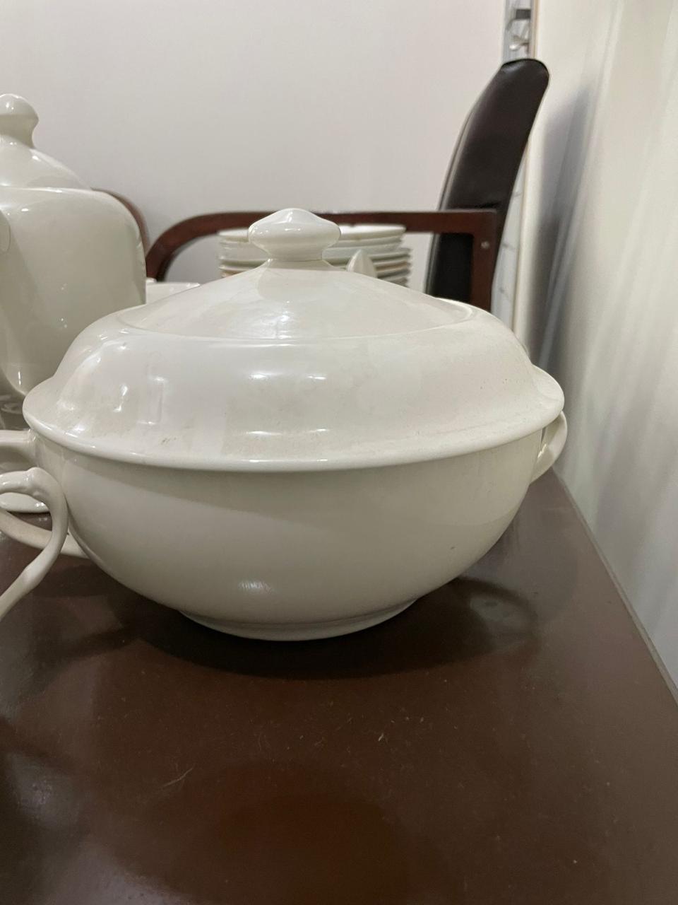 Serving Bowl with Lid